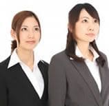 裁判所に行く女性